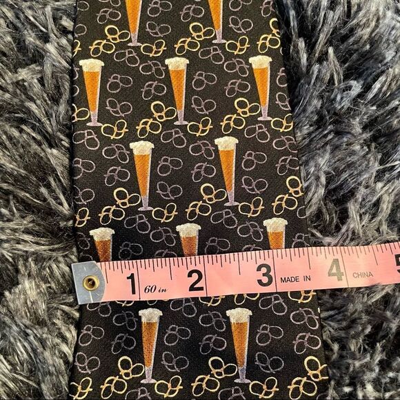 Beer & Pretzel Octoberfest Men’s Neck Tie - Picture 7 of 7